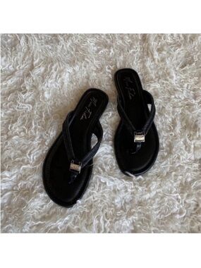 Marc Fisher flip Flops/Sandals/Slides Sz 8 Black Sparkly Front Logo
